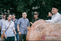 Ketua DPRD Bogor salurkan hewan kurban Prabowo Subianto