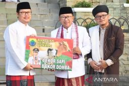 Pemkab serahkan daging hewan kurban ke DKM untuk penyintas gempa Cianjur