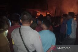 Polisi bantu padamkan kebakaran dua rumah di Mukomuko