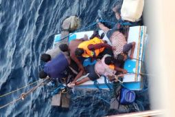 Kapal berbendera Singapura selamatkan enam ABK KM Farida Indah