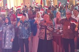 Khofifah ajak masyarakat selalu semangat kibarkan Bendera Merah Putih