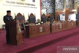 Wali Kota Molen sampaikan Raperda pertanggungjawaban atas pelaksanaan APBD Tahun 2022
