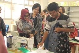 Universitas Kristen Petra gelar "Inkubasi Menjahit" bagi UMKM