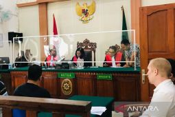 Hakim vonis warga Inggris aniaya polisi 2,6 tahun penjara