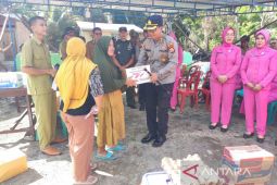 Kapolres Mukomuko beri bantuan sembako kepada korban kebakaran