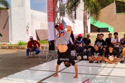 Jawa Barat rebut 4 medali dari sepak bola freestyle Fornas VII