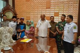 Plt Bupati Langkat telepon direktur RSU Adam Malik Medan bantu warga jantung bocor