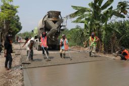 Pemkab Sidoarjo mulai betonisasi ruas Jalan Tarik-Mliriprowo