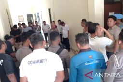 Polres Gorontalo Utara tahan lima orang pelaku judi sabung ayam