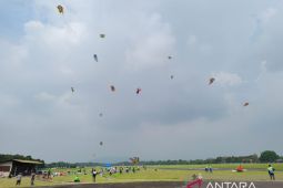 200 atlet dari 13 provinsi berlaga dalam lomba layangan pada Fornas VII