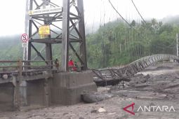 Akibat banjir lahar hujan Gunung Semeru