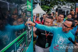 Pemkot Bogor menerima bantuan mesin penukar botol plastik dari BSI
