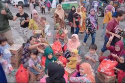 Bhabinkamtibmas bawa sejumlah warga berobat gratis di RS Bhayangkara Medan