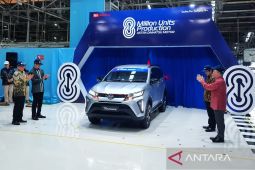 Daihatsu rayakan produksi unit yang ke 8