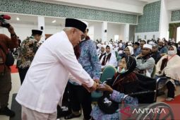Gubernur Isran sambut 299 haji asal Samarinda di Balikpapan