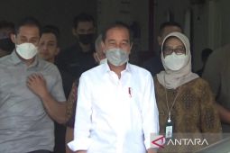 Presiden Jokowi menjenguk Cak Nun di RSUP Dr Sardjito Yogyakarta