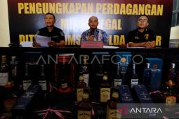 Polda Kalbar dalami kasus penyelundupan minuman berakohol antarnegara