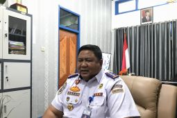 Ombak tinggi, sejumlah pelabuhan kapal di Maluku diperingatkan hentikan  kegiatan