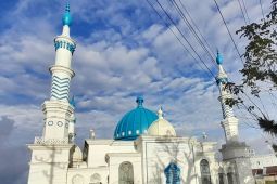 Pesona keindahan Masjid Darul Hasanah Poka
