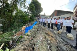 Hujan dan angin kecang akibatkan banjir dan pohon tumbang di  Ambon