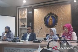 Mahasiswa asing UB terseret ombak dicari lewat pesawat Casa