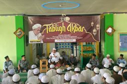 Ribuan warga binaan Lapas Banjarbaru dengarkan tausiyah Guru Udin Samarinda