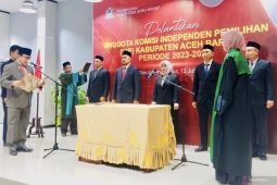Lima komisioner KIP Aceh Barat dilantik, begini pesan Pj Bupati