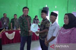Bupati Batanghari serahkan 779 sertifikat tanah kepada warga