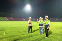 Menjelang  Porprov Jatim, lampu Stadion Gelora Delta diganti