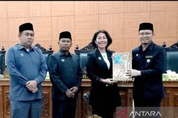 DPRD Bangka Tengah sahkan tiga Raperda