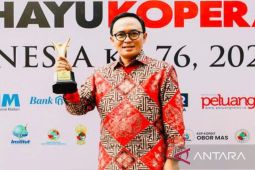 Bupati Pamekasan raih penghargaan sebagai tokoh pembina koperasi terbaik