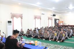 Polres Sekadau ikuti safari dakwah da'i kondang Ustadz Aswan