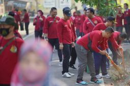 Peringati Hari Bhakti Adhyaksa, Kejari Kota Madiun gelar baksos bersihkan lingkungan