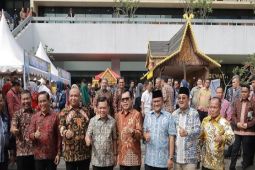 Bupati Tanjab Barat hadiri pameran Satu Hari Bersama Jambi di anjungan Mall Sarinah
