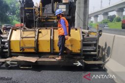 Ada delapan titik Jalan Tol Jakarta-Cikampek diperbaiki