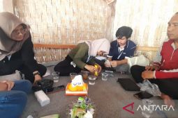 Mahasiswa UB bantu petani Pemekasan lakukan pengecekan kesuburan tanah