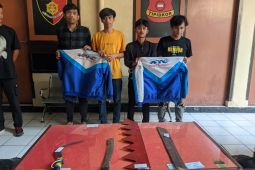 Petugas gabungan Sukabumi menangkap belasan anggota geng motor