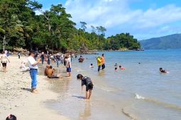 Kunjungan wisatawan ke Pantai Trenggalek meningkat sejak JLS dibuka