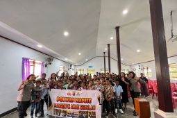 Polwan Polda Maluku kembali kunjungi sekolah edukasi kekerasan  seksual