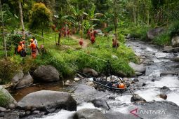 Latihan gabungan vertical rescue di Madiun