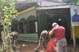 Sasaran tambahan TMMD ke-117 Kodim 1003/HSS perluas dan perindah mesjid
