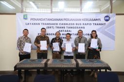 PT.TNG gandeng empat bank transaksi non tunai naik BRT