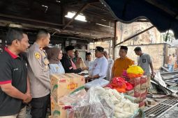 Pj Bupati Abdya salurkan bantuan korban kebakaran