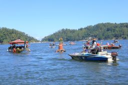 Warga Ponorogo gelar  sedekah bumi di Telaga Ngebel sambut Suroan