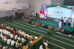 Pemprov Jawa Timur berikan hadiah umrah kepada 15 wajib pajak patuh
