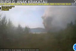 Gunung Anak Krakatau semburkan abu setinggi 1.000 meter