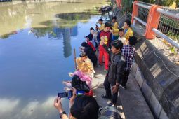 Ratusan siswa Surabaya lestarikan ekosistem sungai saat MPLS