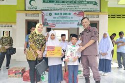 Kejari Medan beri  paket sembako ke panti asuhan sambut HBA ke-63