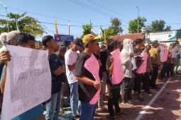 Warga Ponorogo demo tuntut penanganan dugaan pungli pogram PTSL