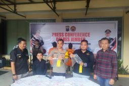 Polisi Jember tangkap petani penjual dan pembeli senjata api rakitan
